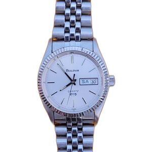 Vintage Bulova Fluted Bezel N8 Quartz Day/Date Jubilee Bracelet Swiss Made Lume